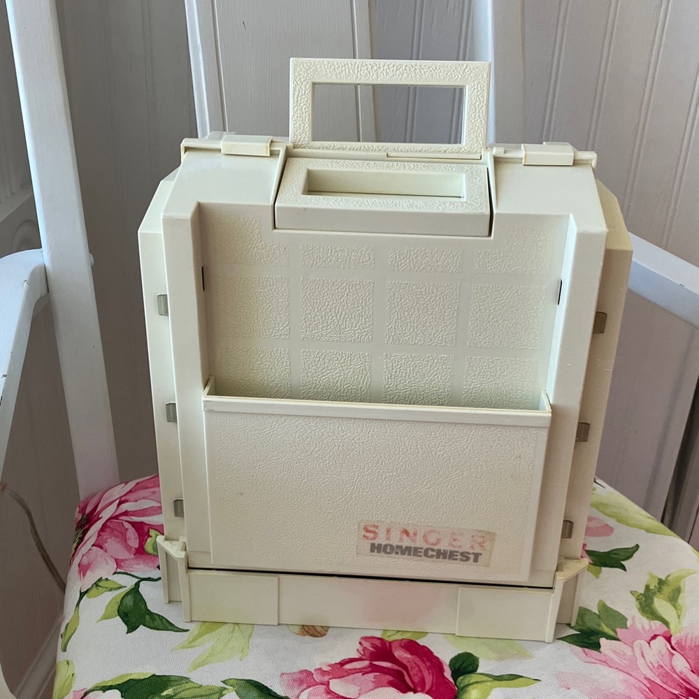 Vintage Collectible 1983 SINGER Home Chest Sewing Storage Caddy